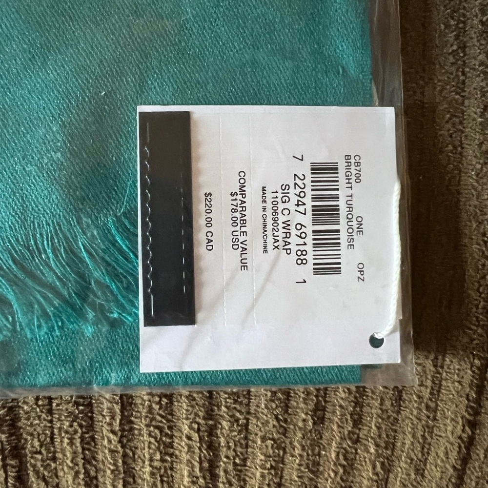 Coach Signature Wrap nwt in packaging - Picture 3 of 4